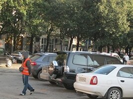 Мошенники собирают плату на бесплатных парковках Симферополя