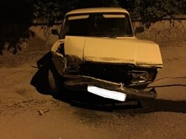 Ночное ДТП в Симферополе: «пятерка» влетела в бетонное ограждение